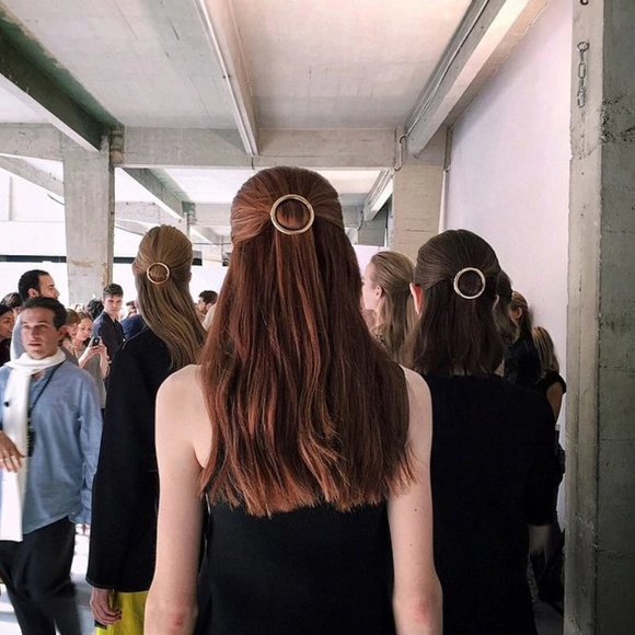 "Ring Around the Rosy" Minimalist Circle Clip - Picture 15 of 15